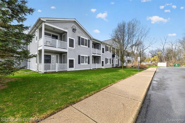 1155 S Lake Drive 71, Novi, MI 48377