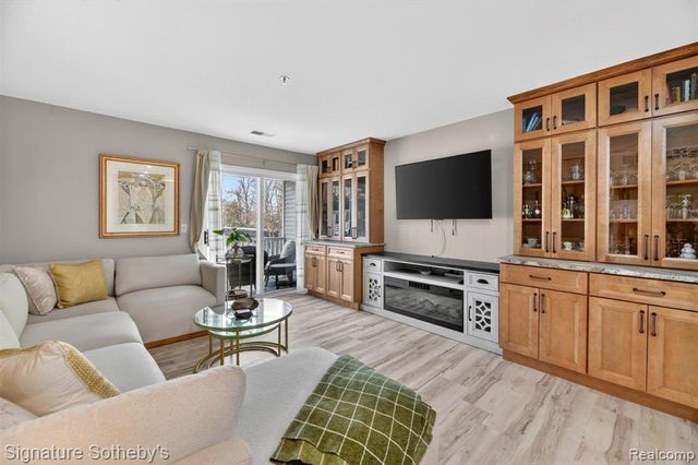 1155 S Lake Drive 71, Novi, MI 48377
