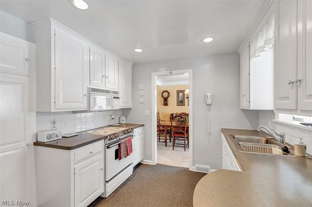 20718 Stanford Avenue, Fairview Park, OH 44126