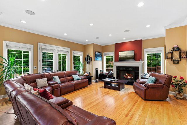 1008 Meadow Road, Northbrook, IL 60062
