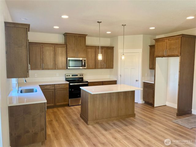 536 Rainbow Way, Kelso, WA 98626