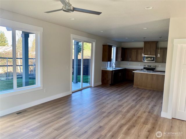 536 Rainbow Way, Kelso, WA 98626