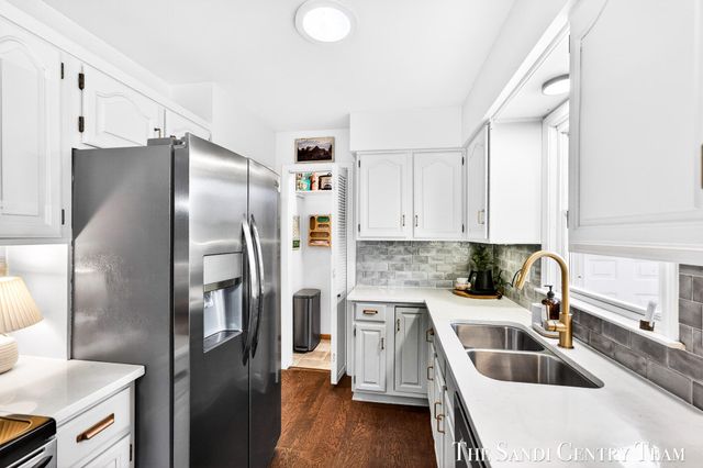 1703 Columbus Avenue, Norton Shores, MI 49441