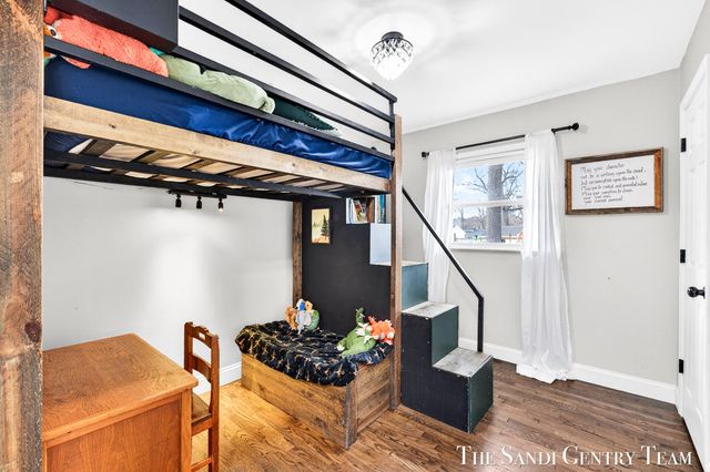 1703 Columbus Avenue, Norton Shores, MI 49441