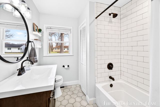 1703 Columbus Avenue, Norton Shores, MI 49441