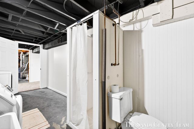 1703 Columbus Avenue, Norton Shores, MI 49441