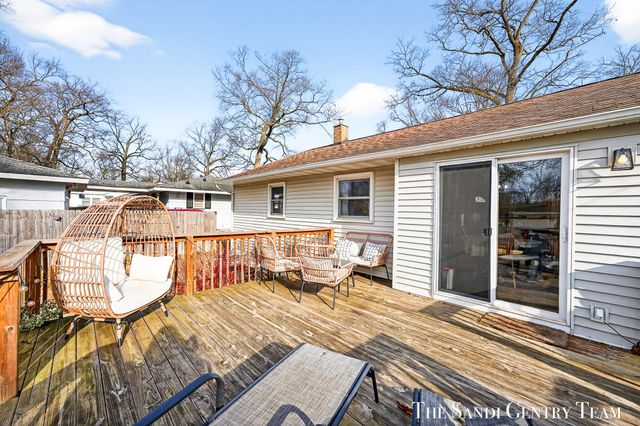 1703 Columbus Avenue, Norton Shores, MI 49441