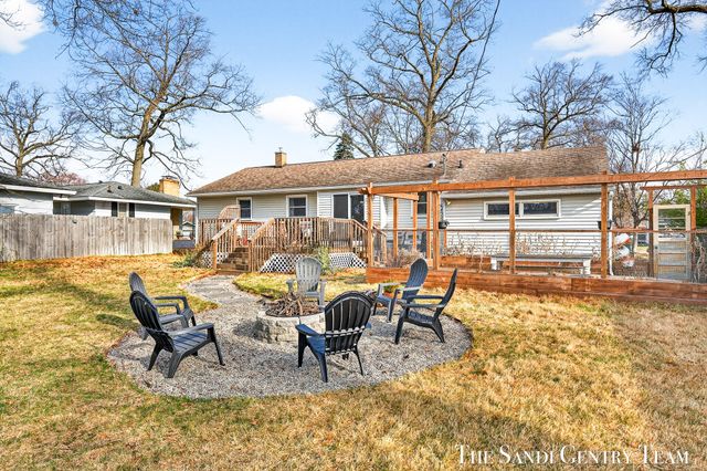 1703 Columbus Avenue, Norton Shores, MI 49441