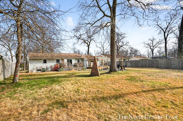 1703 Columbus Avenue, Norton Shores, MI 49441