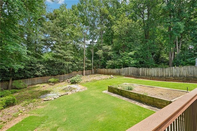 1184 Staples Drive SW, Lilburn, GA 30047