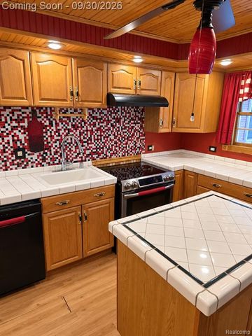 4140 Edgewood Street, Dearborn Heights, MI 48125