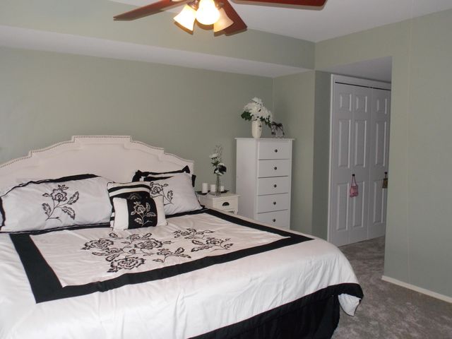 242 Bluegrass Drive, Schererville, IN 46375