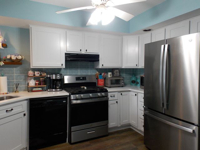 242 Bluegrass Drive, Schererville, IN 46375