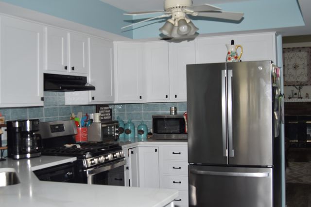 242 Bluegrass Drive, Schererville, IN 46375