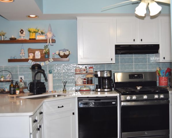 242 Bluegrass Drive, Schererville, IN 46375