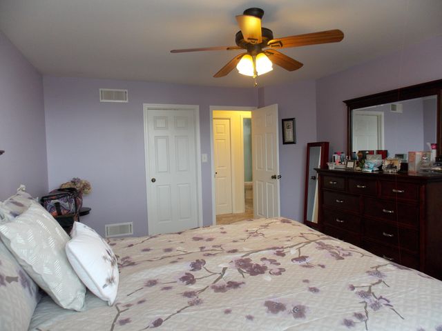 242 Bluegrass Drive, Schererville, IN 46375