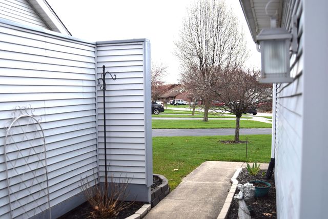 242 Bluegrass Drive, Schererville, IN 46375