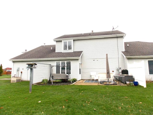 242 Bluegrass Drive, Schererville, IN 46375