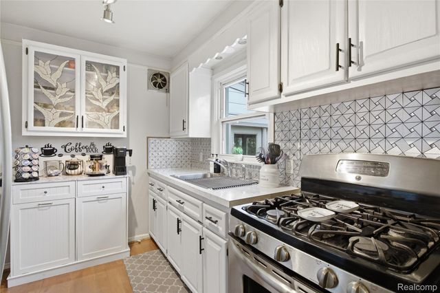 21270 Outer Drive, Dearborn, MI 48124