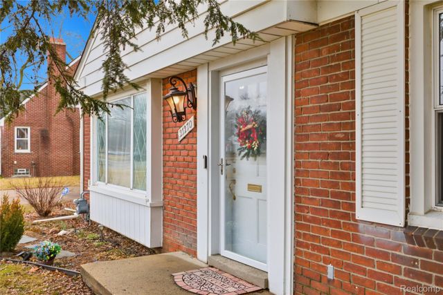 21270 Outer Drive, Dearborn, MI 48124