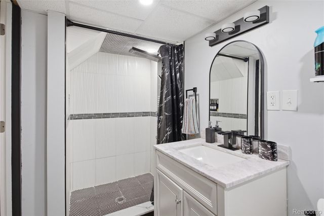 21270 Outer Drive, Dearborn, MI 48124