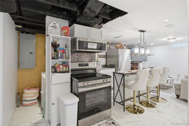 21270 Outer Drive, Dearborn, MI 48124