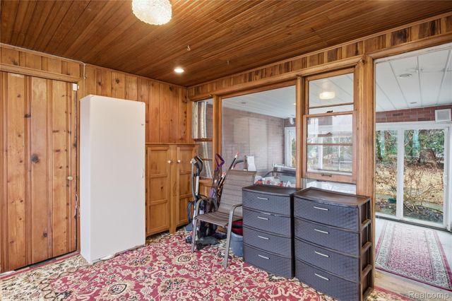 21270 Outer Drive, Dearborn, MI 48124