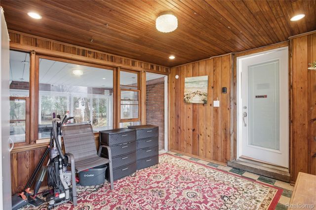 21270 Outer Drive, Dearborn, MI 48124