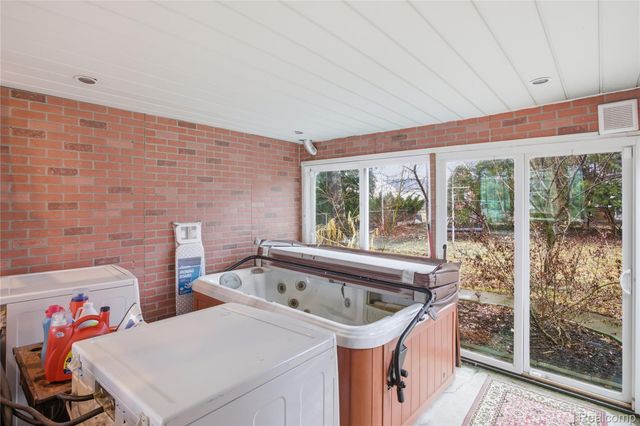 21270 Outer Drive, Dearborn, MI 48124