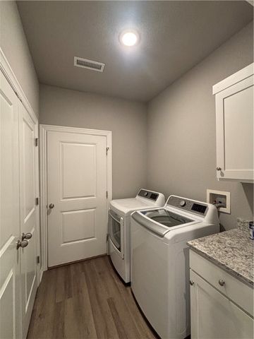 321 Grove Lane, Bentonville, AR 72713