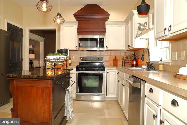 18 HARTFORD DR, Annville, PA 17003