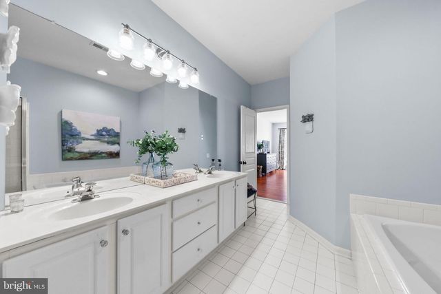 24 WRENTHAM DR, Medford, NJ 08055