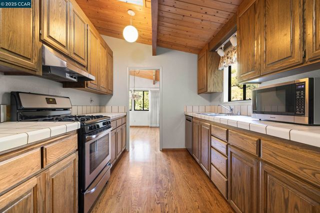 1383 Alvarado Rd, Berkeley, CA 94705