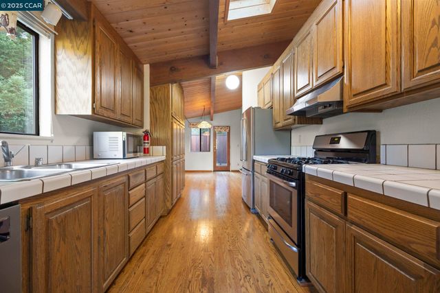 1383 Alvarado Rd, Berkeley, CA 94705