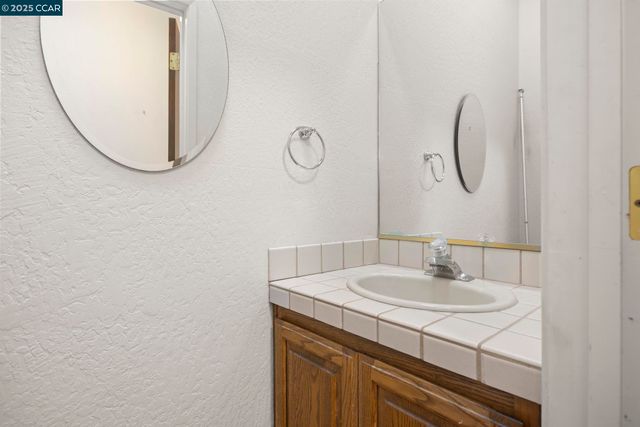 1383 Alvarado Rd, Berkeley, CA 94705