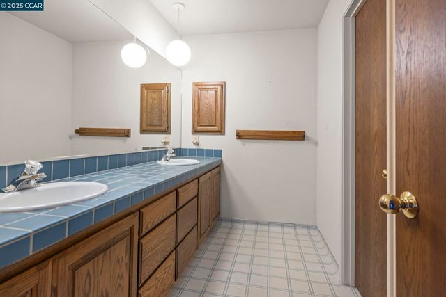 1383 Alvarado Rd, Berkeley, CA 94705