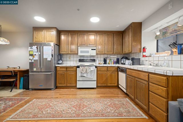 1383 Alvarado Rd, Berkeley, CA 94705