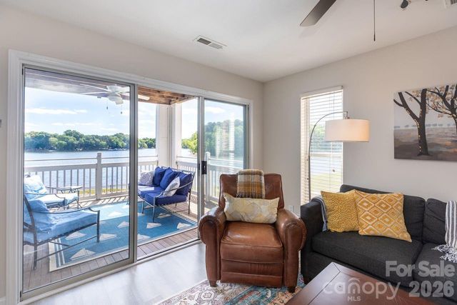 930 Jetton Street 29, Davidson, NC 28036