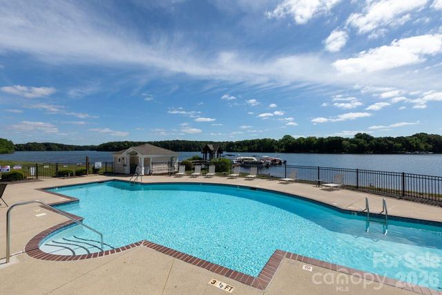 930 Jetton Street 29, Davidson, NC 28036