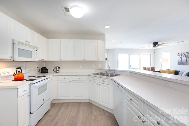 930 Jetton Street 29, Davidson, NC 28036