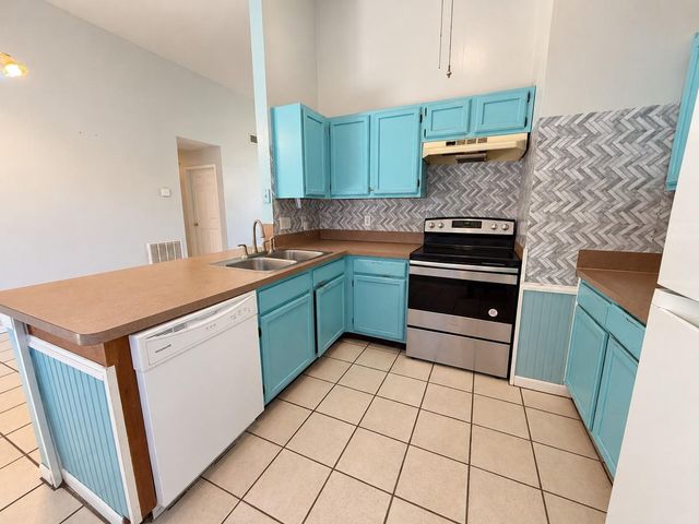 3804 Briar Hollow Drive, Dickinson, TX 77539