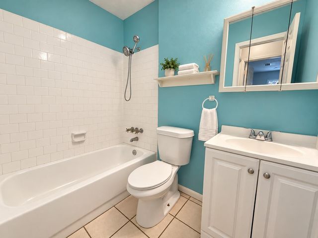 3804 Briar Hollow Drive, Dickinson, TX 77539