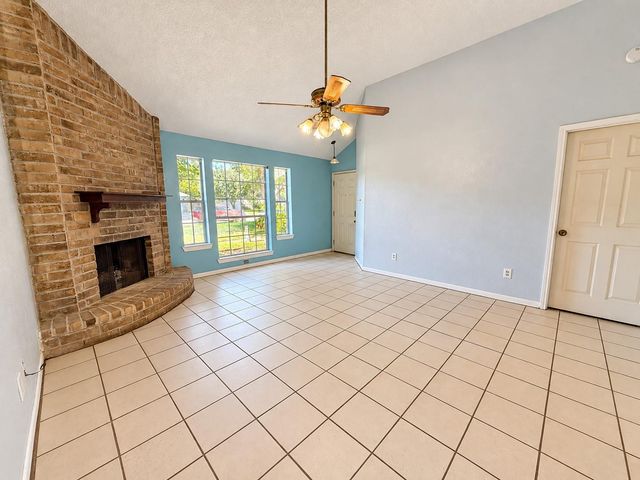 3804 Briar Hollow Drive, Dickinson, TX 77539