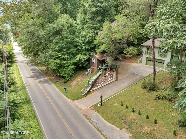 2703 Wildwood Rd, Maryville, TN 37804
