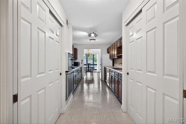 14300 Conway Meadows Court 202, Chesterfield, MO 63017