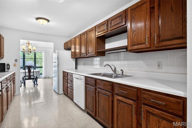 14300 Conway Meadows Court 202, Chesterfield, MO 63017