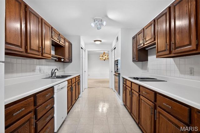 14300 Conway Meadows Court 202, Chesterfield, MO 63017