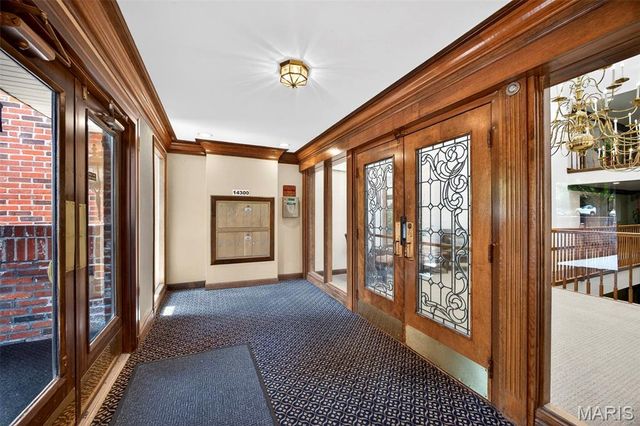 14300 Conway Meadows Court 202, Chesterfield, MO 63017