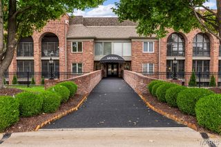 14300 Conway Meadows Court 202, Chesterfield, MO 63017