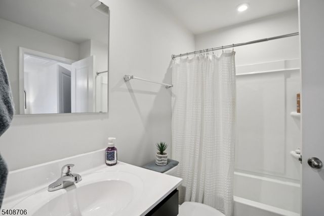 3 Limestone Blvd, Washington Twp., NJ 07882